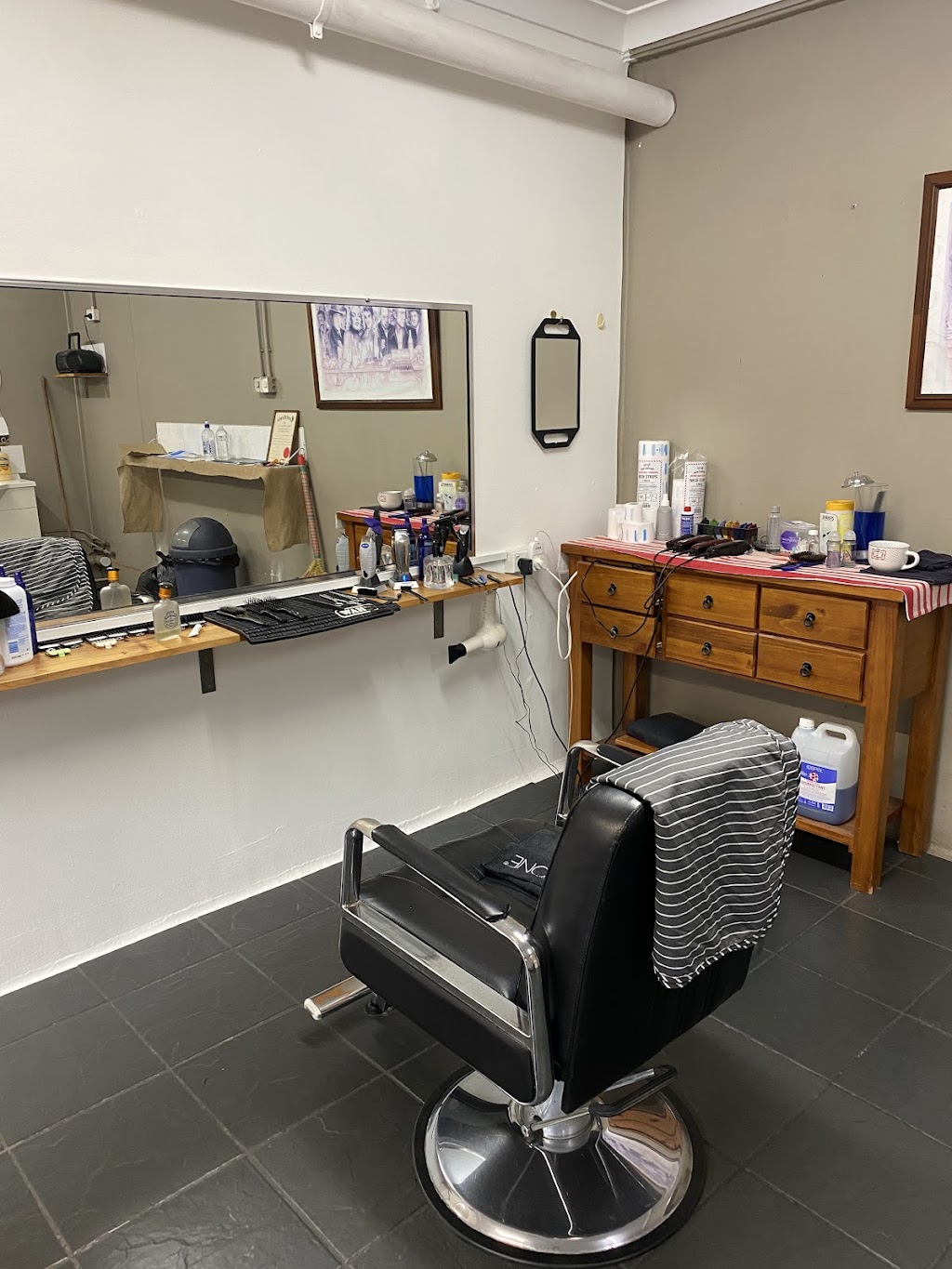 Steve’s Burnett Heads Barbershop | 8/33 Zunker St, Burnett Heads QLD 4670, Australia | Phone: 0455 835 600