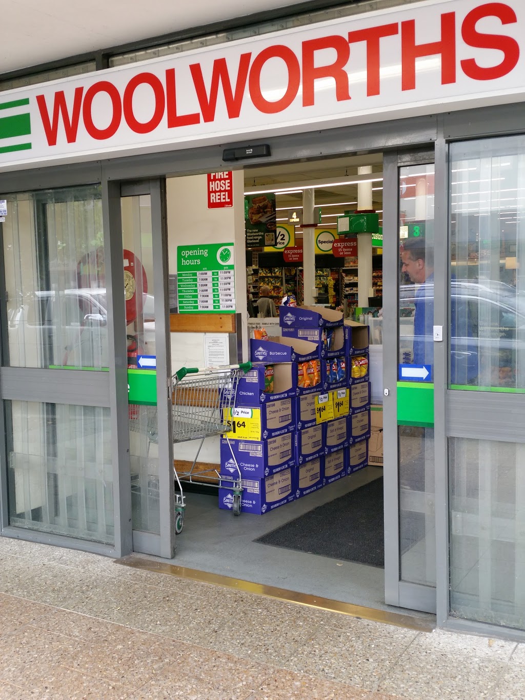 Woolworths Padstow | supermarket | 5 Faraday Rd, Padstow NSW 2211, Australia | 0287094318 OR +61 2 8709 4318