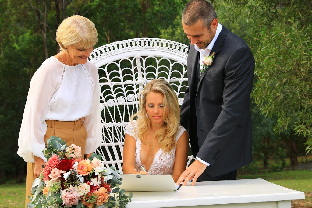 Vivienne Celebrant - Gold Coast Wedding Celebrant | 145 Gemvale Rd, Mudgeeraba QLD 4213, Australia | Phone: 0421 311 264