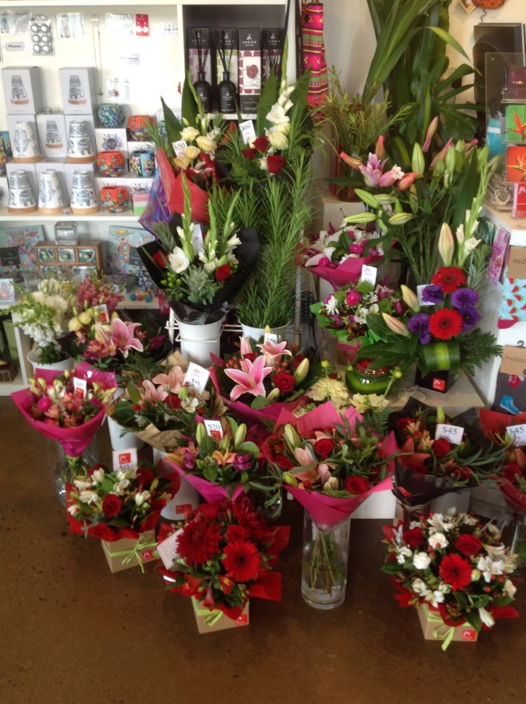 LIV Gifts | florist | 6/321/327 Pakington St, Newtown VIC 3220, Australia | 0352215330 OR +61 3 5221 5330