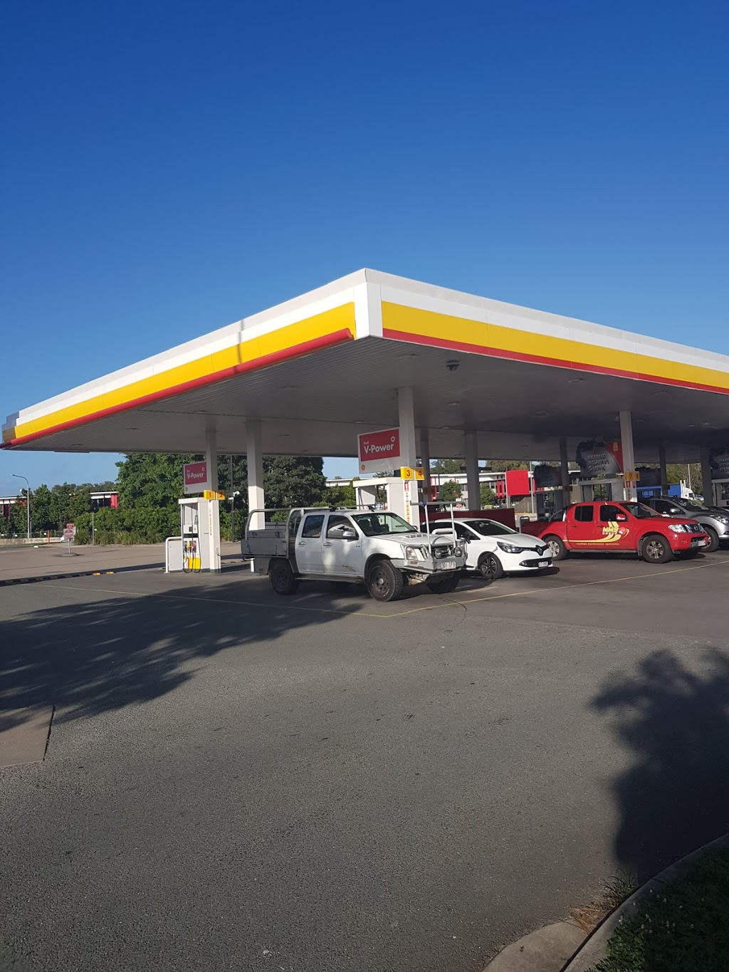 Coles Express | gas station | 1097 Nudgee Rd, Banyo QLD 4014, Australia | 0732673905 OR +61 7 3267 3905