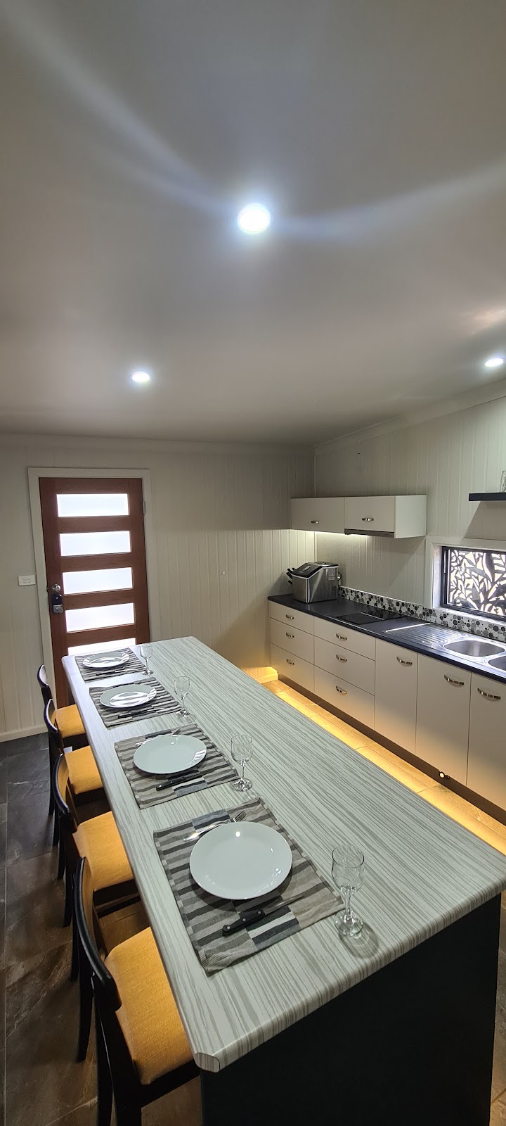 Charlies at Hat Head | 26 Hutcheson St, Hat Head NSW 2440, Australia | Phone: (02) 6566 6116