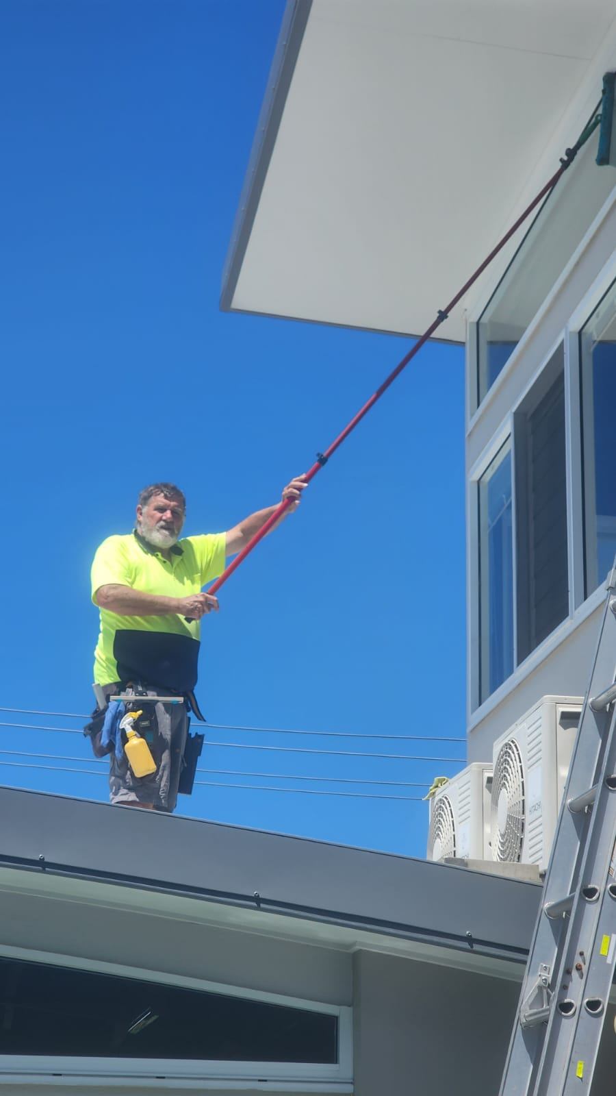 Cox Window Cleaning | 14 Bolwarra Rd, Bolwarra NSW 2320, Australia | Phone: 0420 294 320
