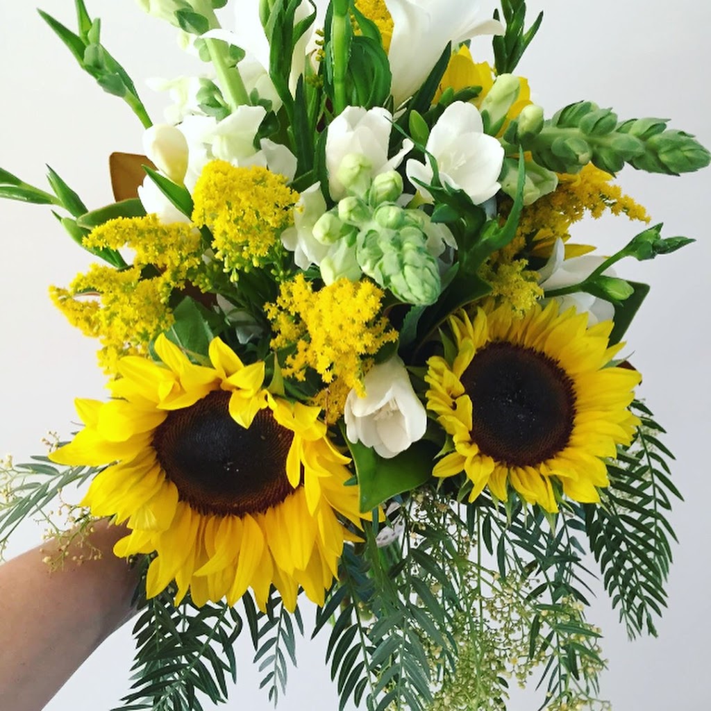 Renmark Florist / Renmark Flower House | 141 Murray Ave, Renmark SA 5341, Australia | Phone: (08) 8595 1297