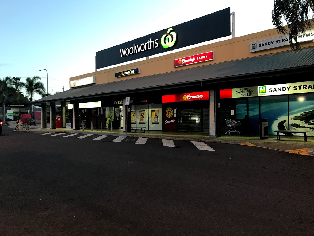 Woolworths Urangan | supermarket | Elizabeth Street & Boat Harbour Drive, Urangan QLD 4655, Australia | 0741839027 OR +61 7 4183 9027