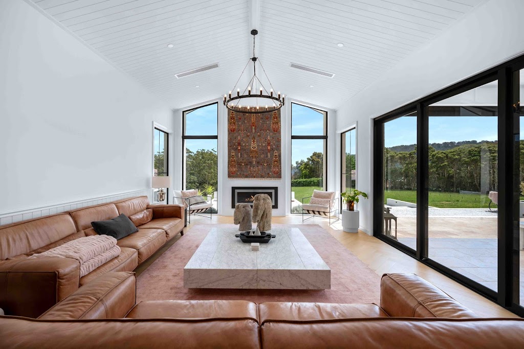 Burrugin Lodge | Cedar View Rd, Beaumont NSW 2577, Australia | Phone: (02) 4415 9539