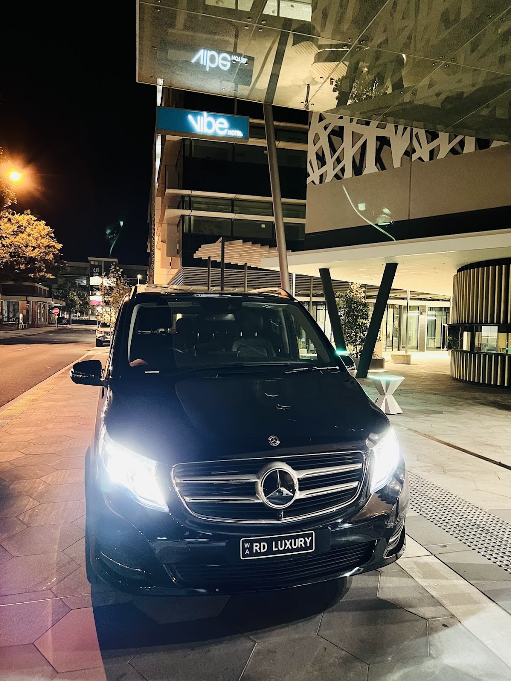 RD Luxury Charter Service |  | 40 Mercury Terrace, Byford WA 6122, Australia | 0415670351 OR +61 415 670 351