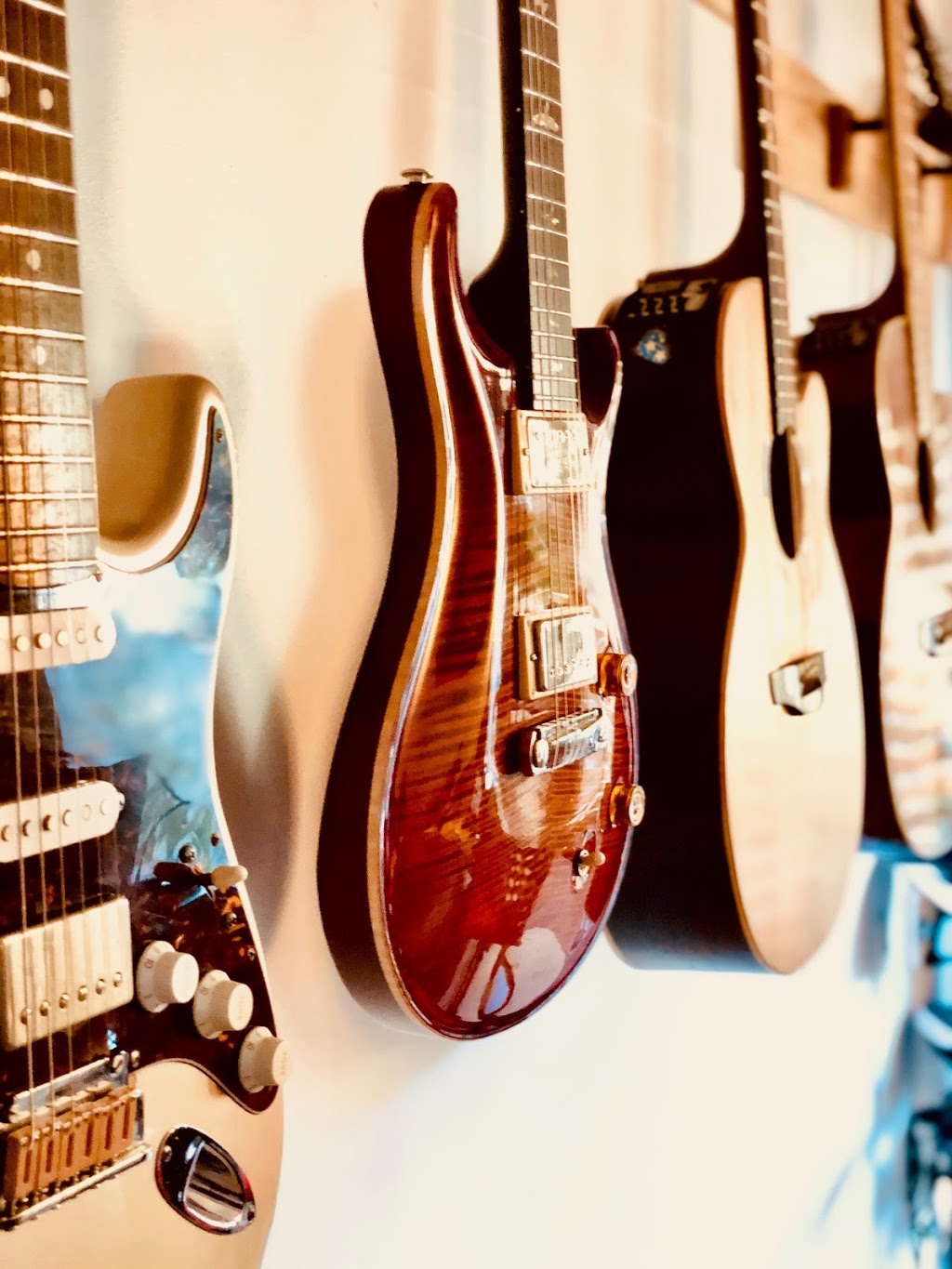 Ben Amor Guitar School | 24 Balsa St, Elanora QLD 4221, Australia | Phone: 0422 881 637