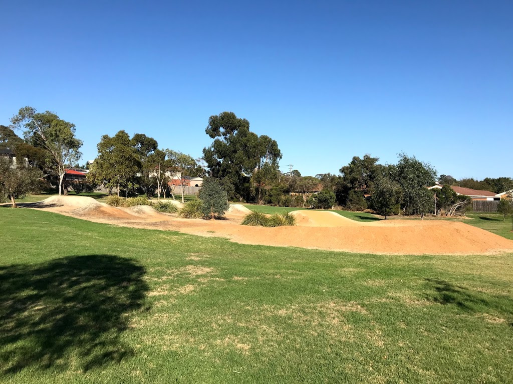 Gunns Road Reserve, Car Park & Entrance | parking | 21/23-47 Gunns Rd, Hallam VIC 3803, Australia