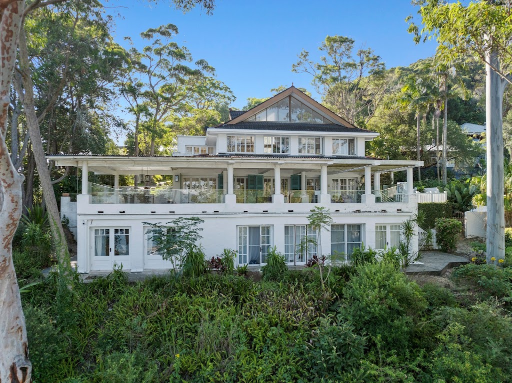 Hampton House At The Beach | 10-12 Bay St, Patonga NSW 2256, Australia | Phone: 0418 163 271