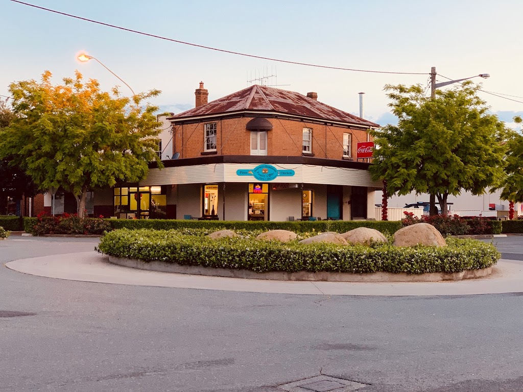 Boorowa’s Roundabout Family Cafe | cafe | 84 Pudman St, Boorowa NSW 2586, Australia | 0412669528 OR +61 412 669 528