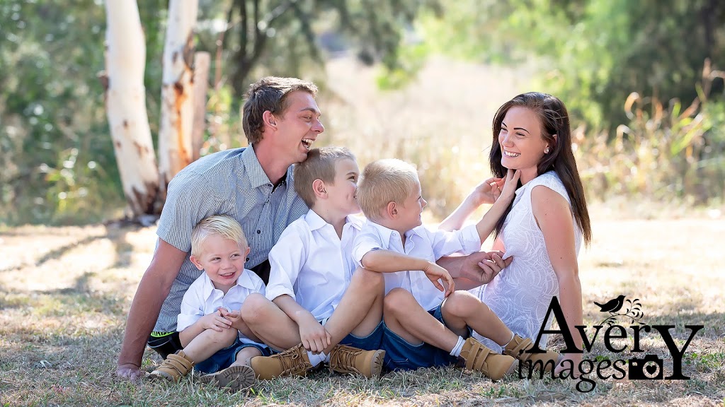 Avery Images - Newborn + Family Photographer | Lindeman Grove, Cessnock NSW 2325, Australia | Phone: 0447 981 066