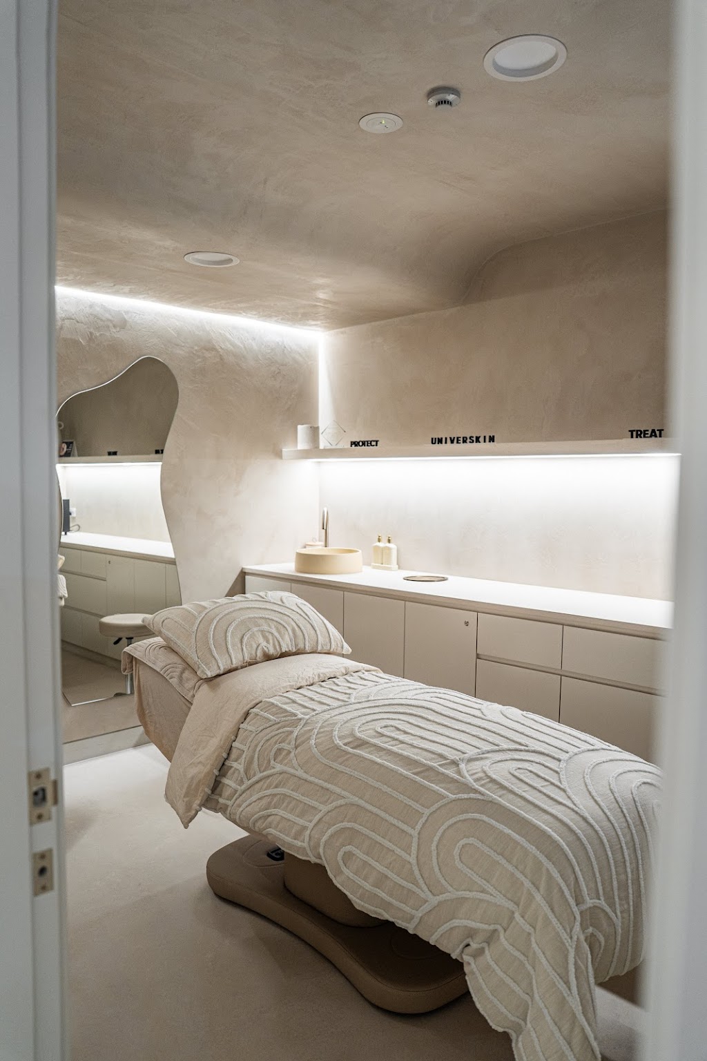 Aura by Aska - Aesthetics & Skin | Shop 15/930 Old Northern Rd, Glenorie NSW 2157, Australia | Phone: 0410 429 763
