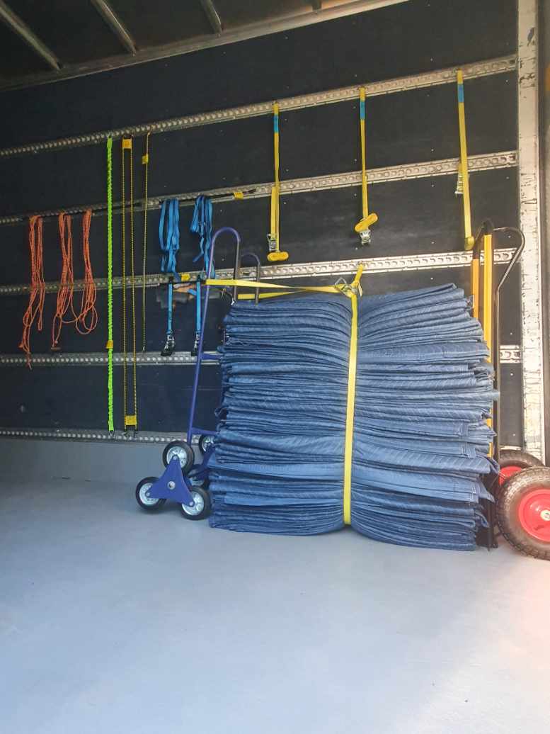 Ynot Movers | Shed 100/2 Magpie St, McDougalls Hill NSW 2330, Australia | Phone: 0422 673 176