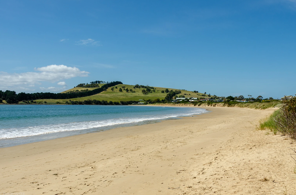Barefoot Bungalow | 28 Frederick Henry Parade, Cremorne TAS 7024, Australia | Phone: 0417 103 891