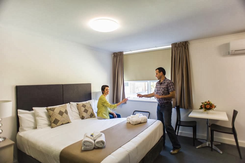 Hotel Gracelands | lodging | 7-9 Bushman St, Parkes NSW 2870, Australia | 0268623459 OR +61 2 6862 3459