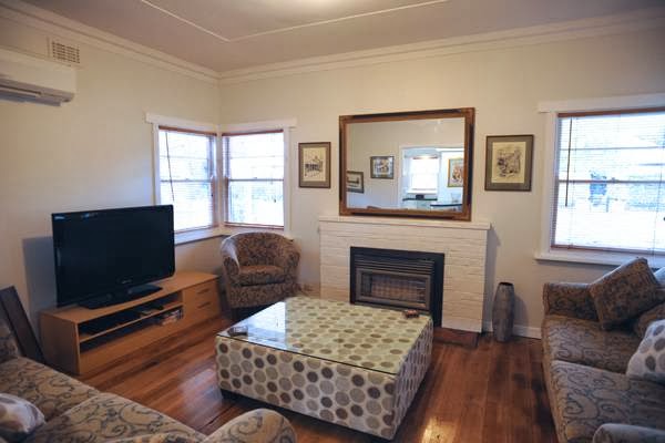 A Place To Stay - Smith St | 10 Smith St, Ballarat Central VIC 3350, Australia | Phone: 0488 126 699