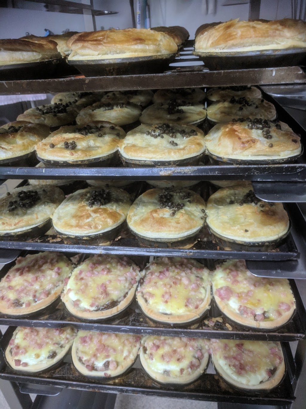 Pit Stop Pies | bakery | 132 Durham St, Bathurst NSW 2795, Australia | 0400645047 OR +61 400 645 047