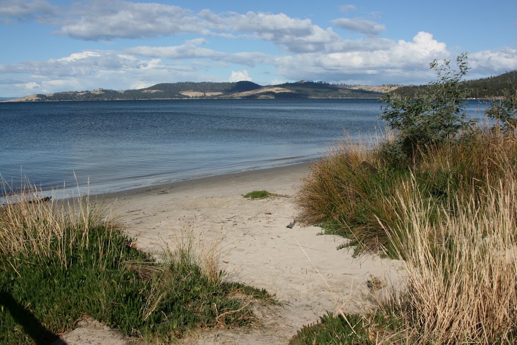 Snug Beach Cabin & Caravan Park | 35 Beach Rd, Snug TAS 7054, Australia | Phone: (03) 6267 9138