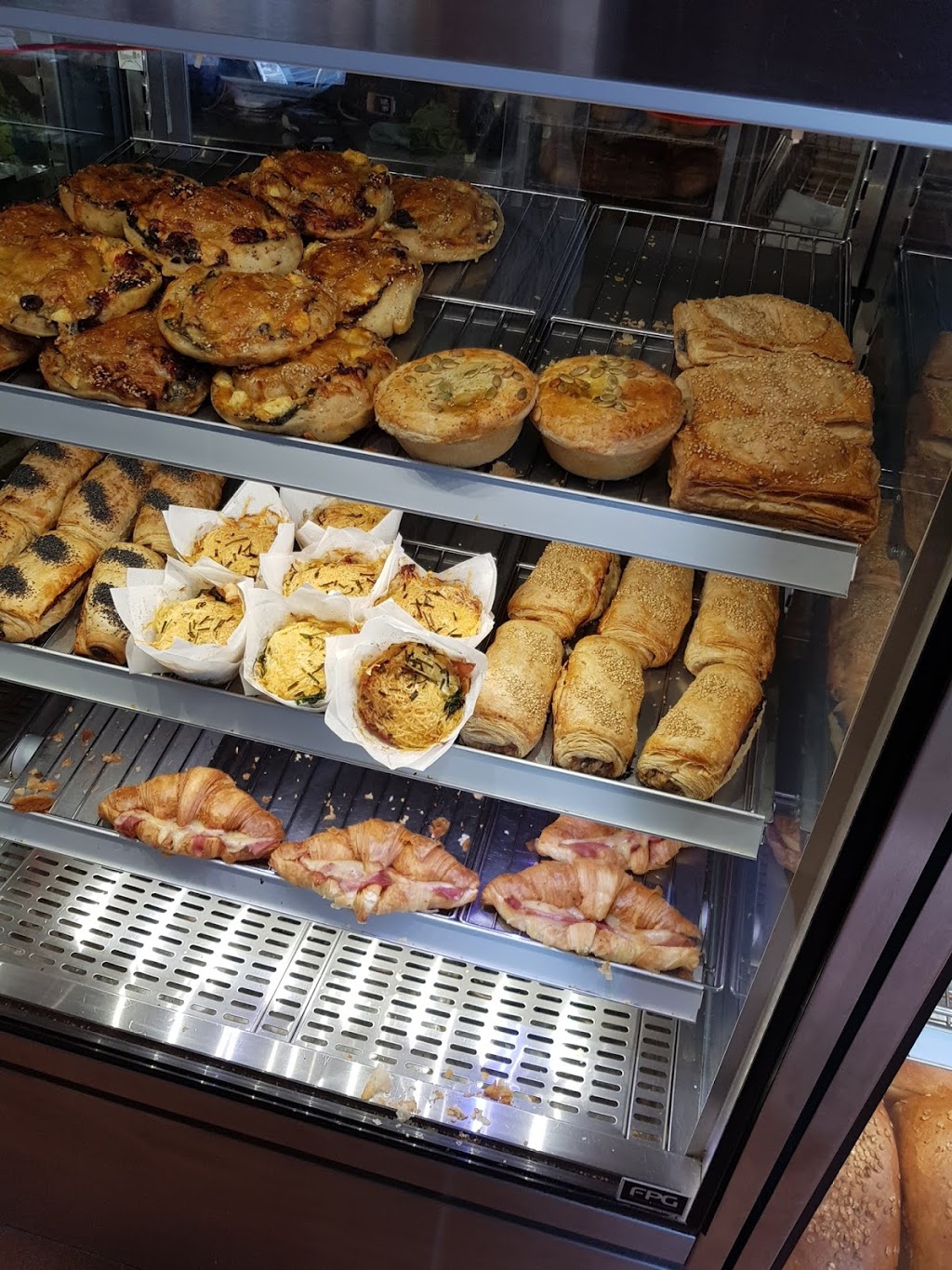 Organic Republic Bakery | 100 Glenayr Ave, Bondi Beach NSW 2026, Australia | Phone: (02) 9300 8804