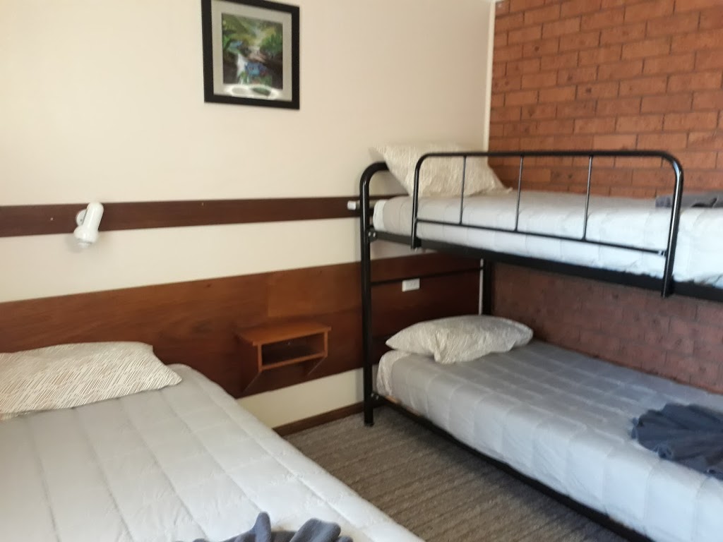 Castlereagh Motor Inn | lodging | 4 Quealeys Rd, Gilgandra NSW 2827, Australia | 0268472697 OR +61 2 6847 2697