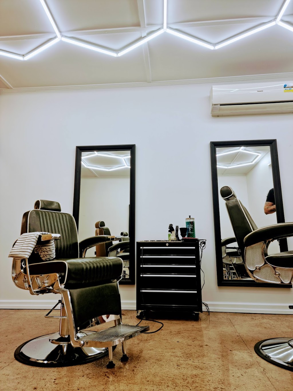 Wayward Barber Studio | hair care | 26 Hillsdon Rd, Taringa QLD 4068, Australia | 0483872000 OR +61 483 872 000