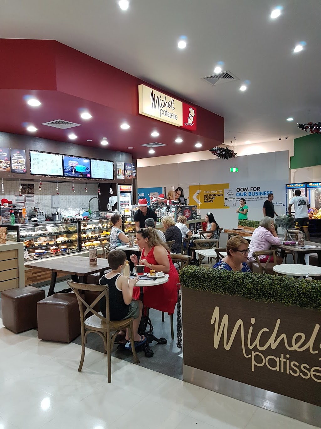 Allenstown Square | shopping mall | 139-145 Derby St, Allenstown QLD 4700, Australia | 0754318600 OR +61 7 5431 8600