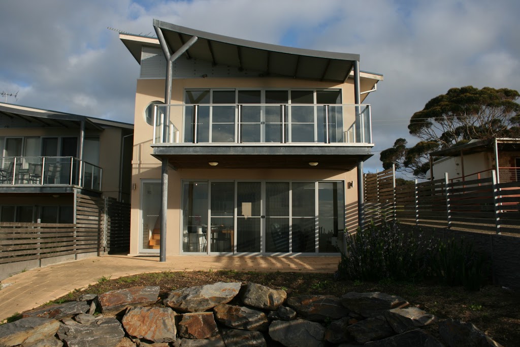 Penneshaw Oceanview Apartments (No 34 Howard) | 34 Howard Dr, Penneshaw SA 5222, Australia | Phone: 0413 800 209