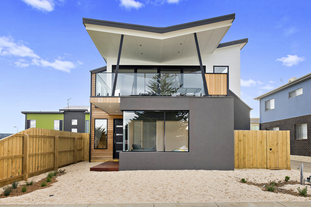 TADASANA HOLIDAY HOME | real estate agency | 18 Trafalgar St, Apollo Bay VIC 3233, Australia | 0352372600 OR +61 3 5237 2600