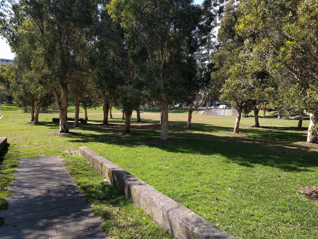 Joynton Park | park | 21 Gadigal Ave, Zetland NSW 2017, Australia | 0292659333 OR +61 2 9265 9333