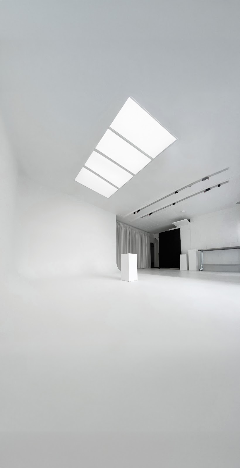 STUDIO CONFIDENTIAL | 4/4 Ti-Tree Pl, Byron Bay NSW 2481, Australia | Phone: 0405 573 488