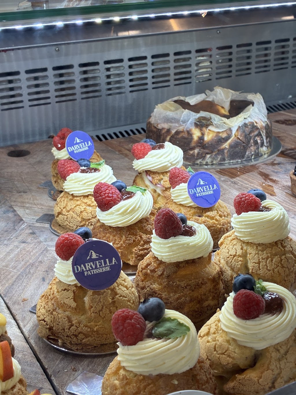 Darvella Patisserie | Shop 1/37 Oxford St, Bulimba QLD 4171, Australia | Phone: (07) 3902 0360