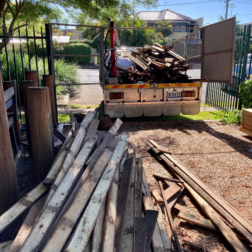 Red Rocket Rubbish Removal | 39 Flynn St, Port Macquarie NSW 2444, Australia | Phone: 0455 833 797