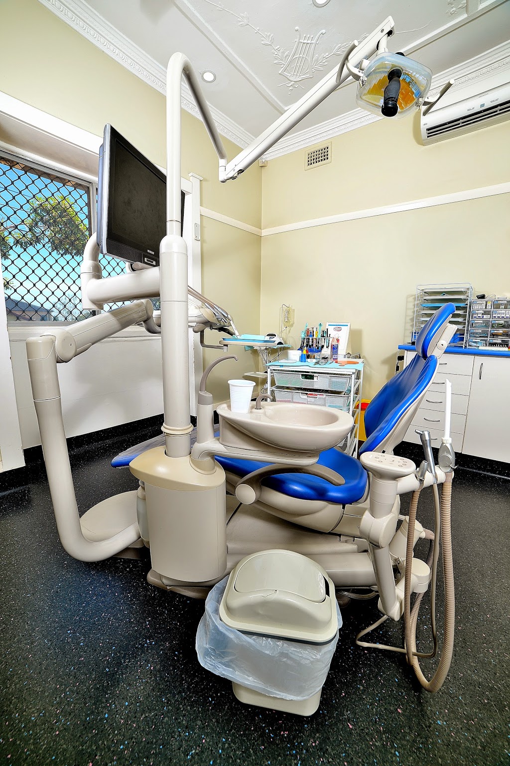 Ersoy Kumsuz Dental Surgeon | dentist | 153 Auburn Rd, Auburn NSW 2144, Australia | 0297492581 OR +61 2 9749 2581