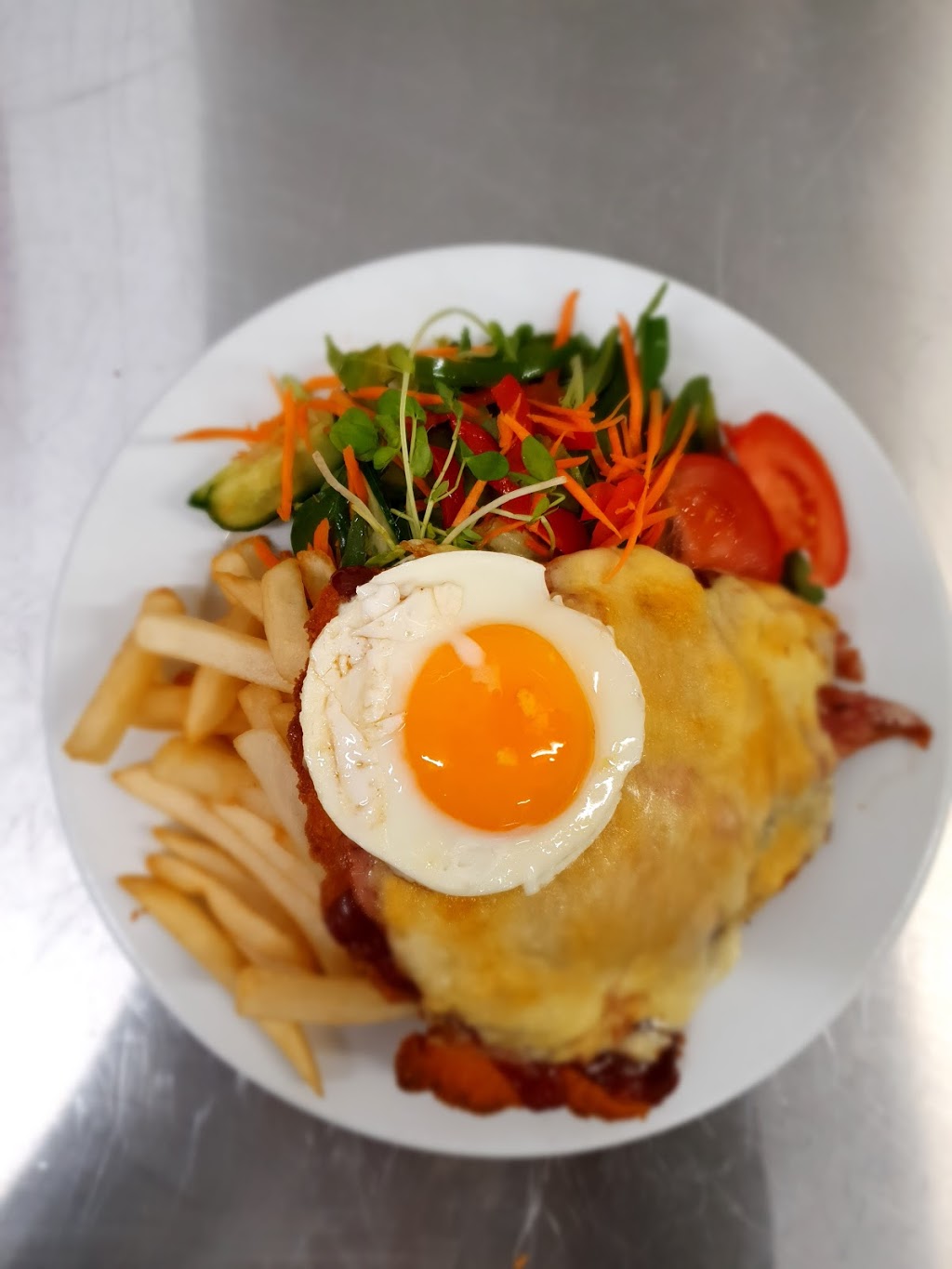 Willow tree bowling club | restaurant | 84 Recreation Rd, Willow Tree NSW 2339, Australia | 0476226454 OR +61 476 226 454