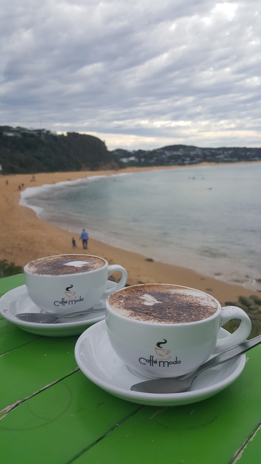 Barefoot Café | 100 Marine Parade, Macmasters Beach NSW 2251, Australia | Phone: 0499 059 041