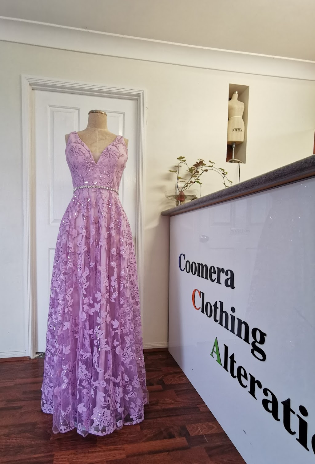 Coomera Clothing alterations | Shop/112 Brygon Creek Dr, Upper Coomera QLD 4209, Australia | Phone: (07) 5529 8838