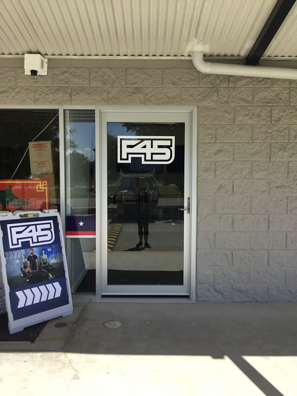 F45 Training Townsville North | Shop S, Woodlands Village, 28 Palm Dr, Deeragun QLD 4818, Australia | Phone: 0427 499 665