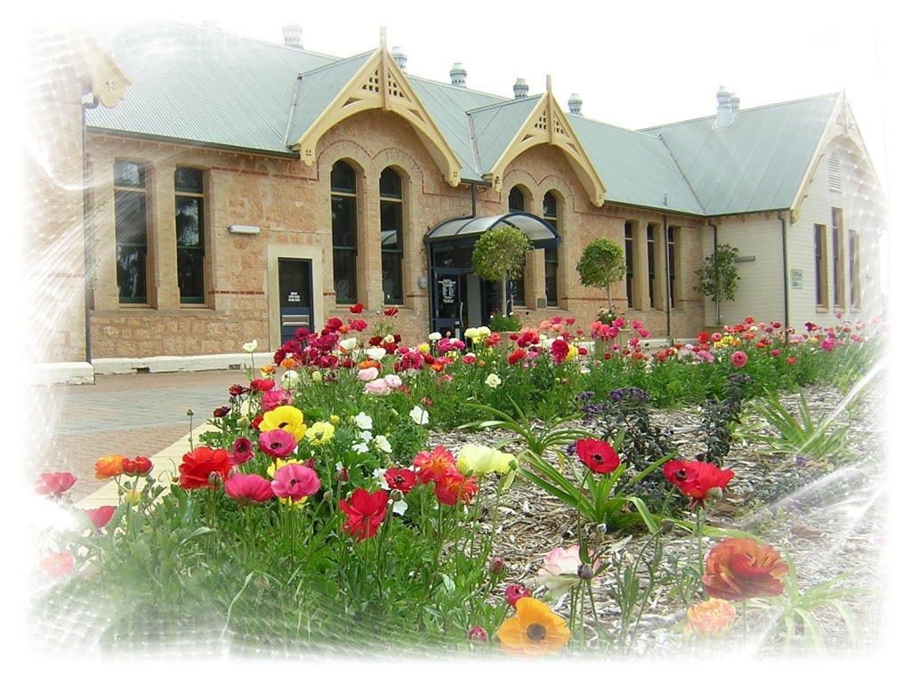 Moonta Community Library | library | Blanche Terrace, Moonta SA 5558, Australia | 0888251511 OR +61 8 8825 1511