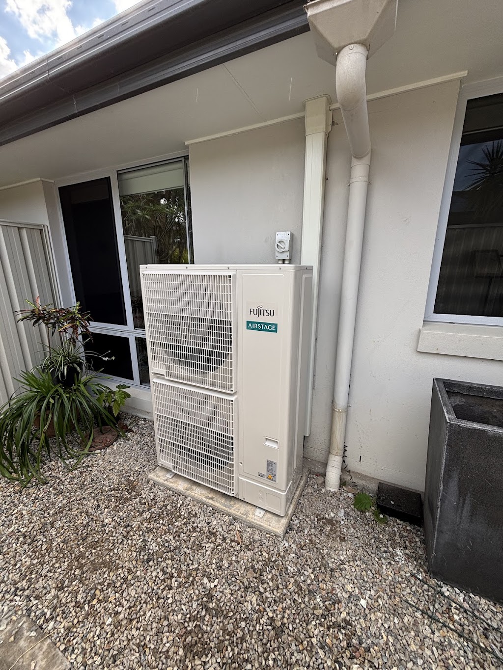 Brisk Air Conditioning Pty Ltd | 74 High St, Blackstone QLD 4304, Australia | Phone: 0404 031 358