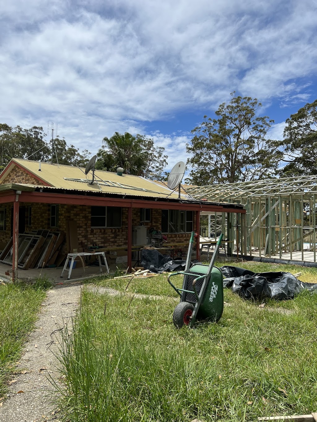 K.L.C roofing | 13 Tropic Gardens Dr, Smiths Lake NSW 2428, Australia | Phone: 0422 896 517