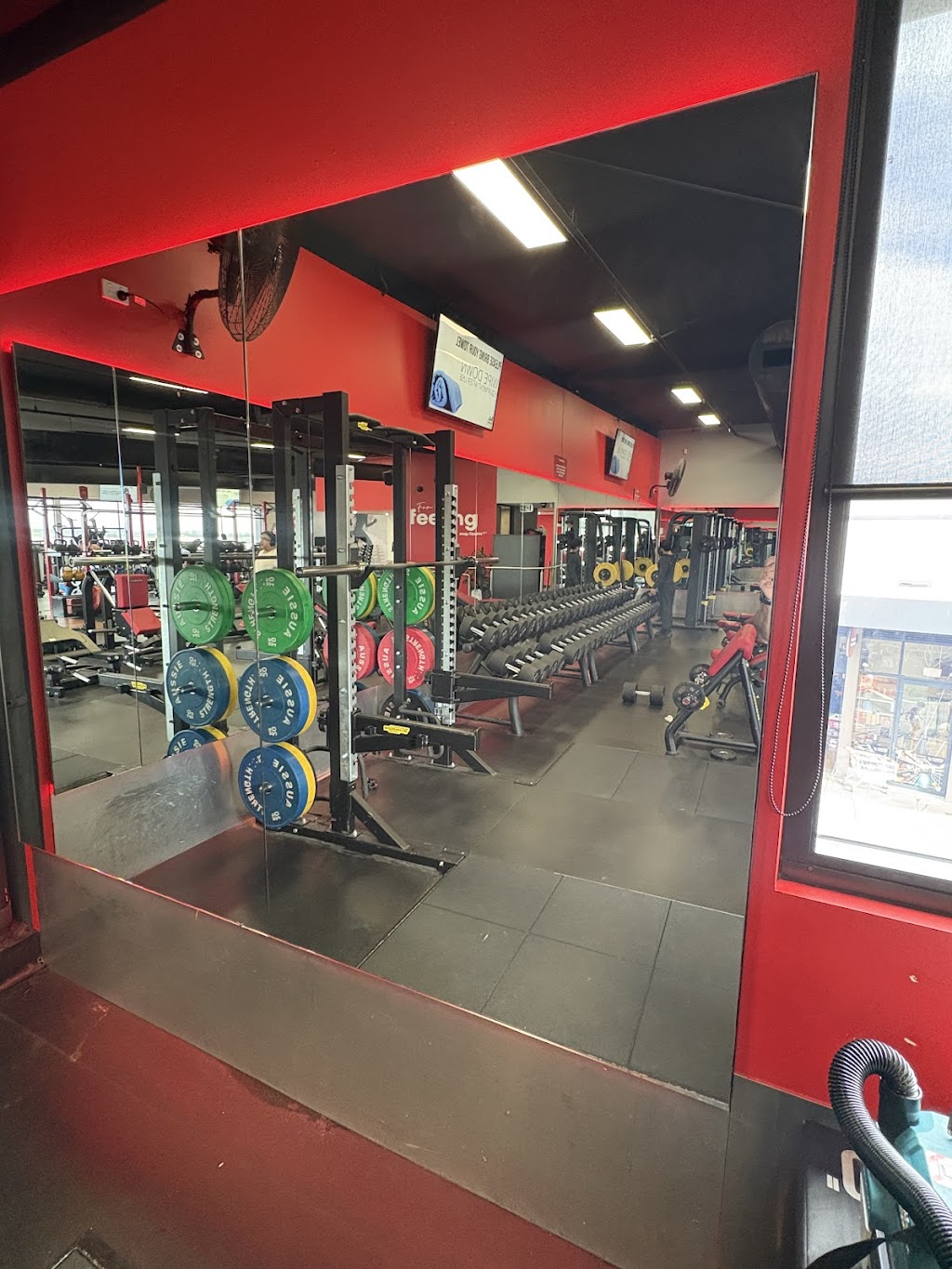Fine Line Glass & Glazing | 185 Old Stock Rte Rd, Oakville NSW 2765, Australia | Phone: 0423 092 156