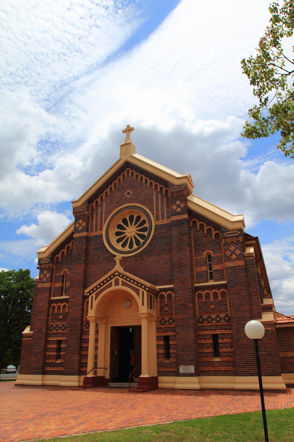 Saint Josephs Catholic Church | 142 Cunningham St, Dalby QLD 4405, Australia | Phone: (07) 4662 4011