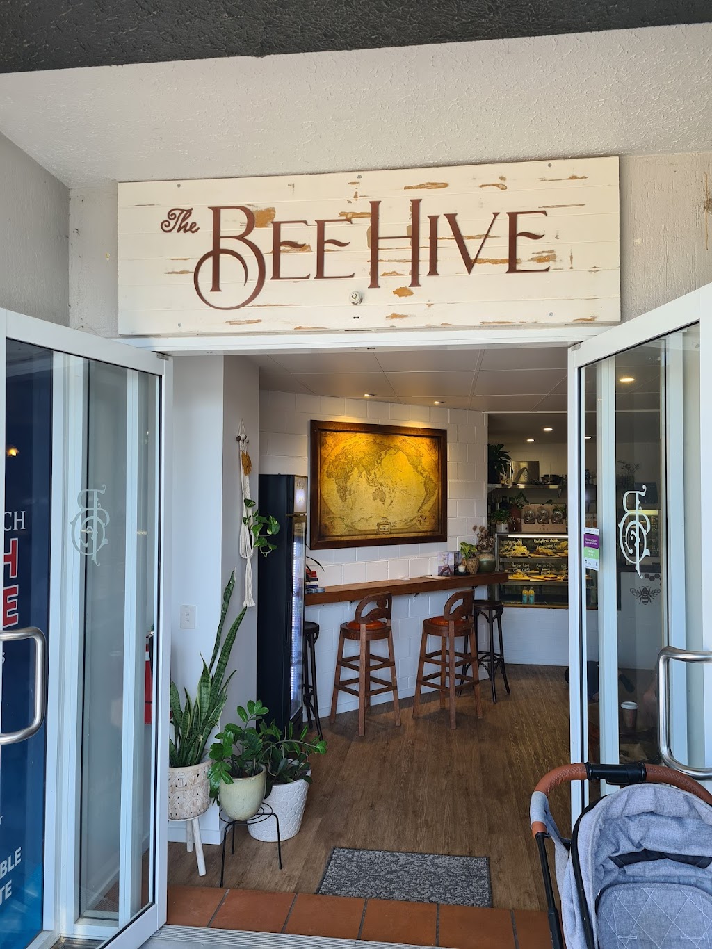 The Bee Hive | cafe | 9/31-33 Tweed Coast Rd, Bogangar NSW 2488, Australia | 0419916942 OR +61 419 916 942