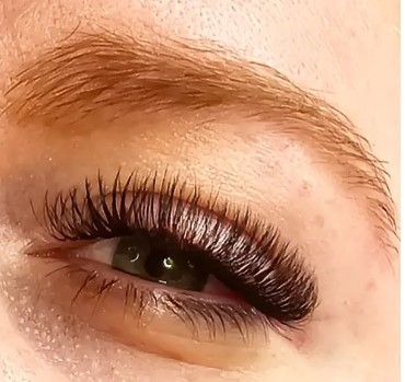 EllaBellas Lashes | House 2/2 Janet Dr, Vale View QLD 4352, Australia | Phone: 0466 221 529