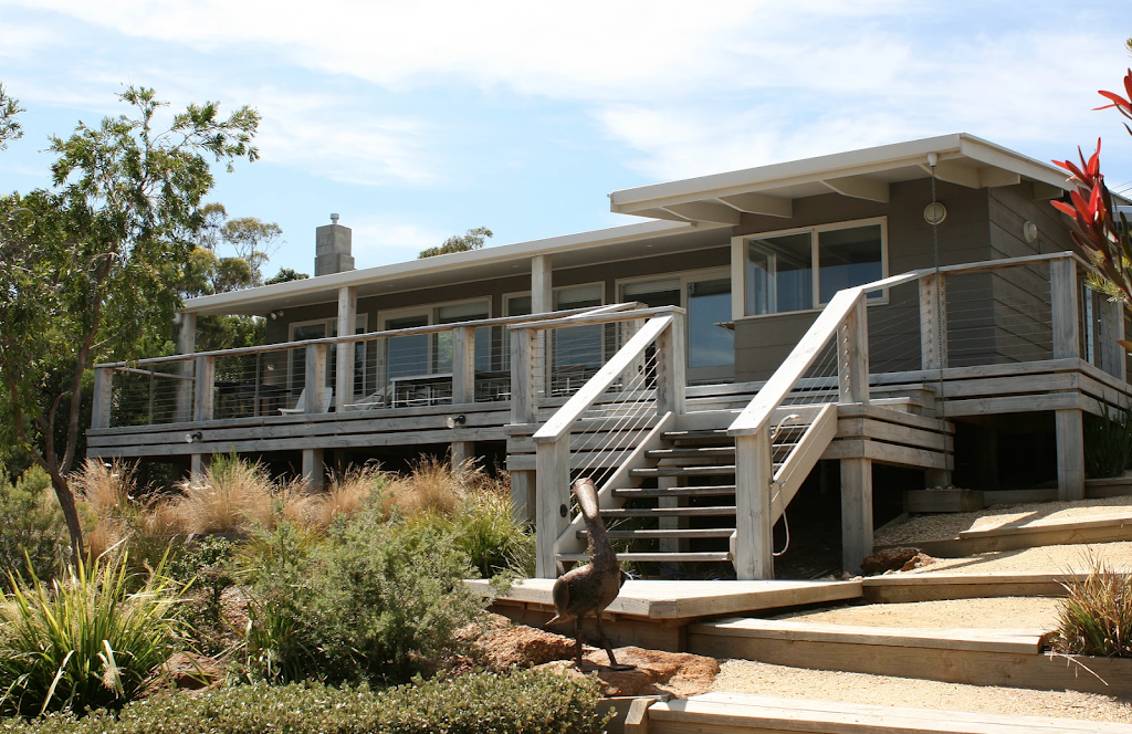 The Hideaway Gippsland Lakes | LUXURY WATERFRONT HOUSE, 98 The Blvd, Loch Sport VIC 3851, Australia | Phone: 0413 997 309