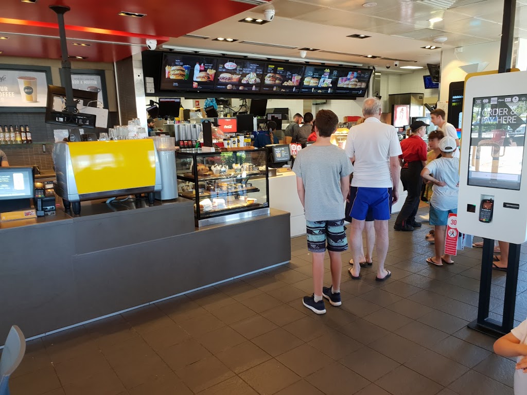 McDonalds Salamander Bay | 1 Town Centre Cct, Salamander Bay NSW 2317, Australia | Phone: (02) 4984 6880