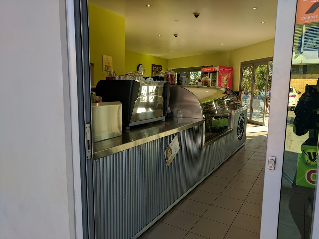 Cafe Corner | meal takeaway | 5 7/3 University Dr, Meadowbrook QLD 4131, Australia | 0732004022 OR +61 7 3200 4022