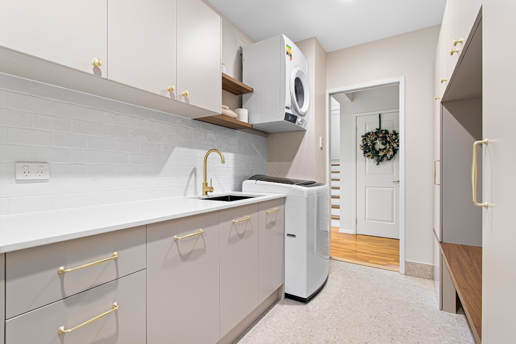 Dellwood Constructions - Gold Coast Renovations & Extensions | 171 Burleigh St, Burleigh Waters QLD 4220, Australia | Phone: 0438 355 962
