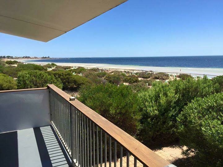 Seastar holiday apartments beachfront at Moonta Bay | 8/9 Tipara Ct, Moonta Bay SA 5558, Australia | Phone: (08) 8832 2623